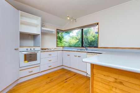 CASTOR BAY - 4 Bedroom Family Home - Photo 4