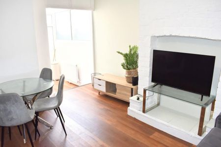 4 bedroom terraced house to rent - Photo 5