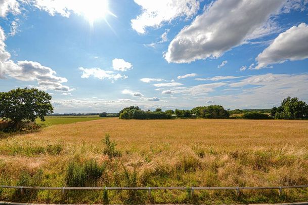 4 bedroom detached house to rent - Photo 1