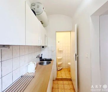 Pronájem zařízeného bytu 1+kk v srdci Králova Pole – fixní cena bez... - Photo 2