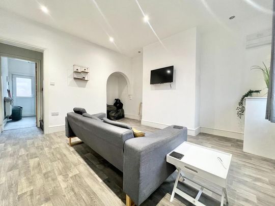 3 bedroom terraced house to rent - Photo 1