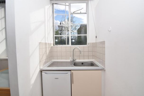 1 bedroom Flat To Let Total Size: 385 SQ FT - Photo 1