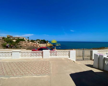 SEMI-DETACHED HOUSE ON THE FIRST LINE OF THE SEA AND PRIVATE POOL IN TORREVIEJA - Photo 5