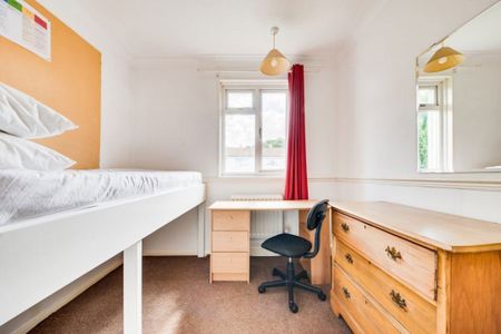 £71 p/w (£308 pcm) - Photo 5