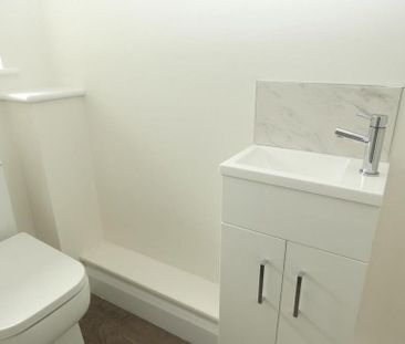 3 bedroom end of terrace house to rent - Photo 5