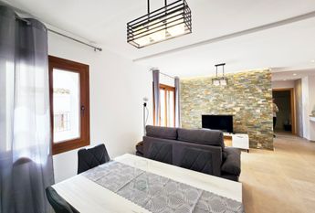 LUXURY SEMI-DETACHED HOUSE FOR RENT IN THE CENTER OF MORAIRA, FIRST LINE TO THE SEA