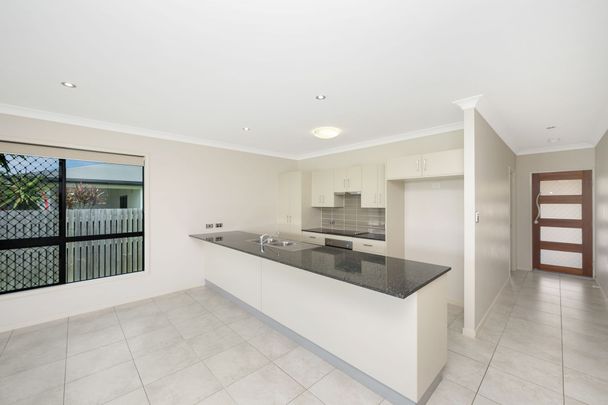 4 Ellenor Street, Mount Low. - Photo 1