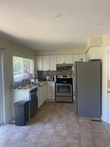 Detached Home For Lease | W9051238 - Photo 2