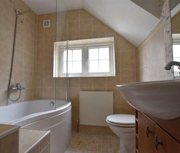 Kings Avenue, Redhill, RH1 - Photo 5