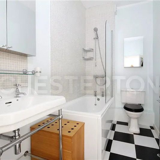 2 bedroom flat in London - Photo 2