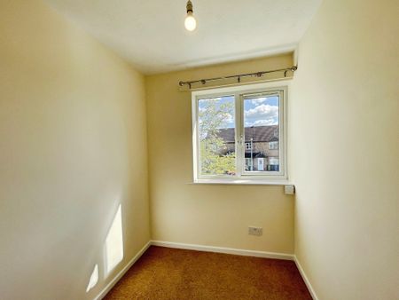 3 bedroom Semi-Detached House to let - Photo 5