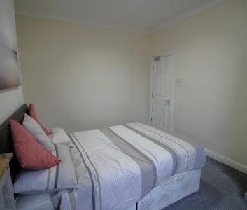 Rochdale Old Road, Bury, BL9 - Photo 5