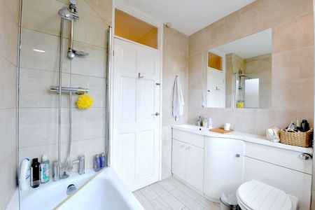 2 Bed Flat, Altenburg Gardens, SW11 - Photo 5