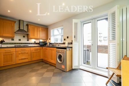 4 bedroom house to rent Madeira Way, Sovereign Harbour South, Eastbourne, BN23 - Photo 4