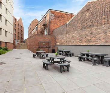 1 bedroom in a flat share to rent - Photo 6