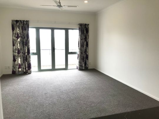 2 Level - 2 Bedroom Apartment - 2 carparks - Photo 1