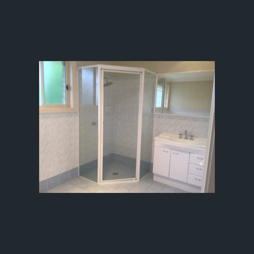 Spacious Modern Villa - Photo 1