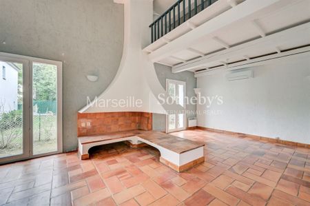 maison 4 pièces 113m2 MARSEILLE 9EME 2 150 euros - Photo 3