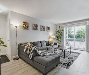 Grand condo 5 ½, entièrement rénové, 2 stationnements déneigés, ran... - Photo 1