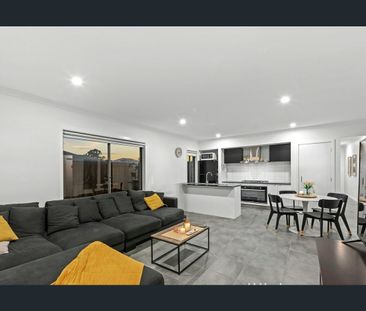 Modern 4 bedroom lowset home with Media room and outdoor entertaining - Photo 2