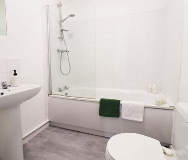 3 bedroom end of terrace house to rent - Photo 4