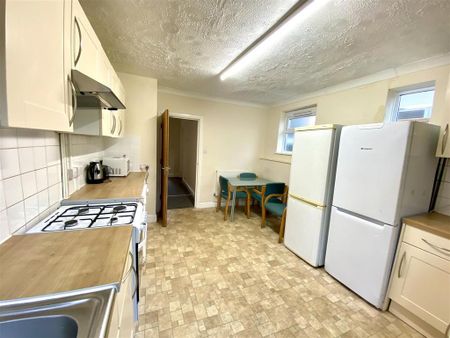 5 bedroom terraced house to rent - Photo 2