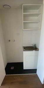 Vibrant Apartment - Photo 4