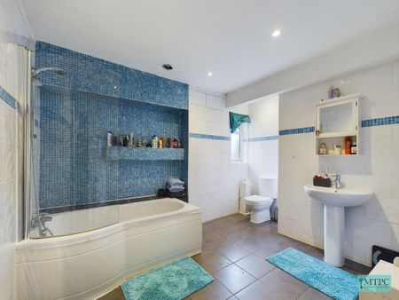 1 bedroom in a house share to rent - Photo 4