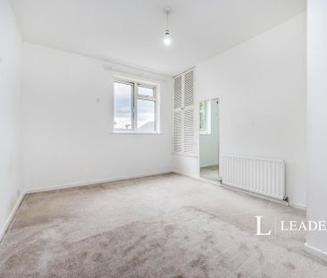 2 bedroom end of terrace house to rent - Photo 3