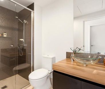 LUXURY TWO BEDROOM APARTMENT IN SOUGHT AFTER LOCATION - Photo 5