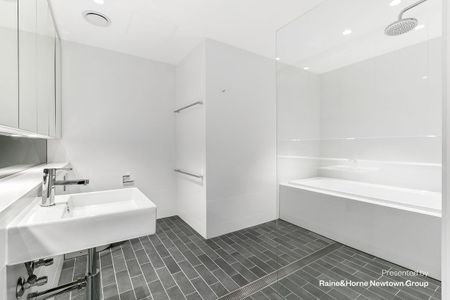 Expansive harbour side living - Photo 5