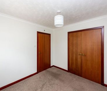 2 bedroom semi-detached bungalow to rent - Photo 3