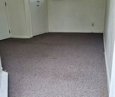 Fully Self Contained detached Sunny aspect - Photo 1