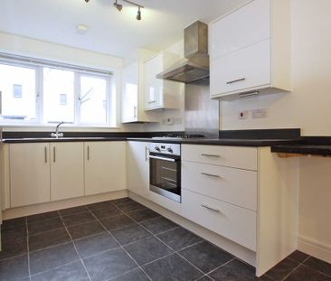 3 bedroom Three Bedroom House to rent - Photo 6