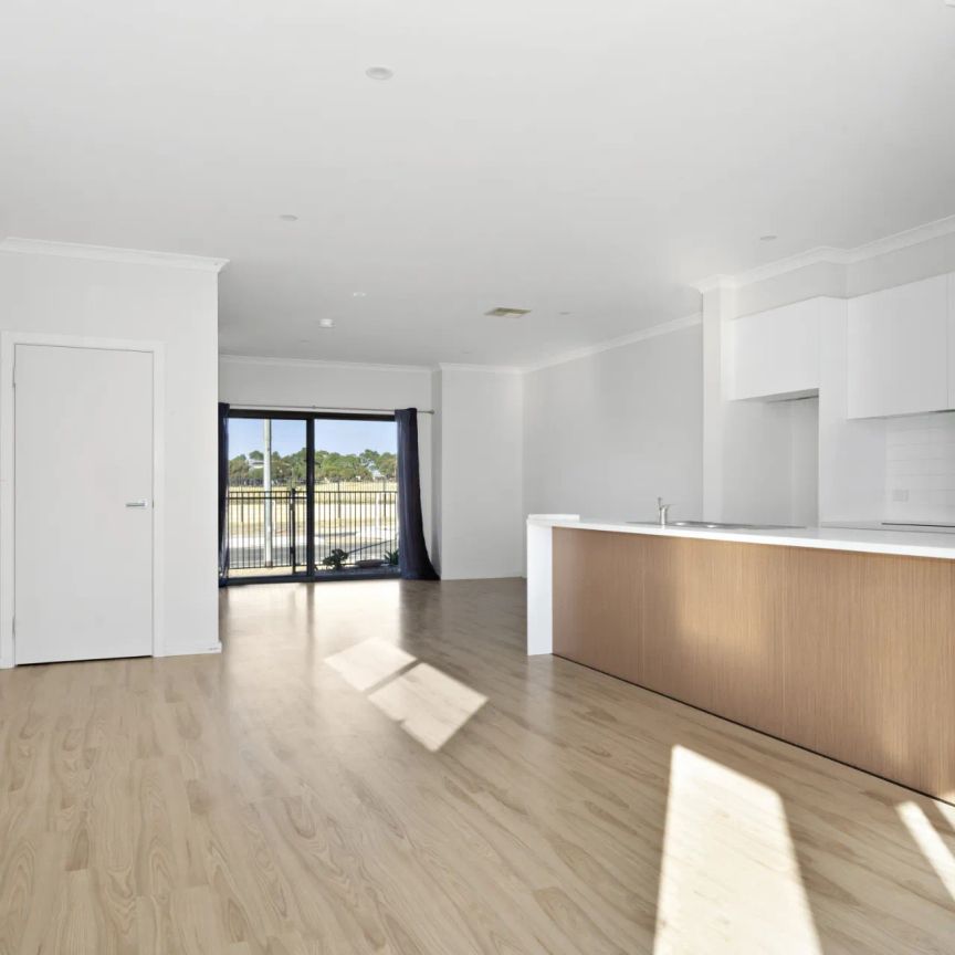 Three Bedroom Townhouse in Sought After Seaford Meadows - Photo 1