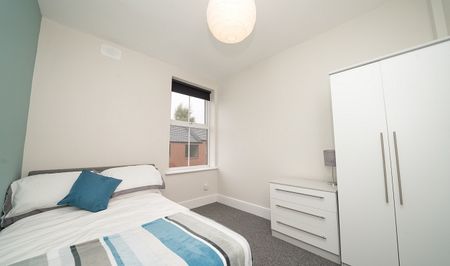 Amazing 4 bedroom House with 2 bathrooms - Photo 2