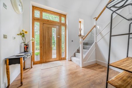 3 bedroom detached house to rent - Photo 2