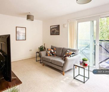 2 bedroom flat to rent - Photo 2