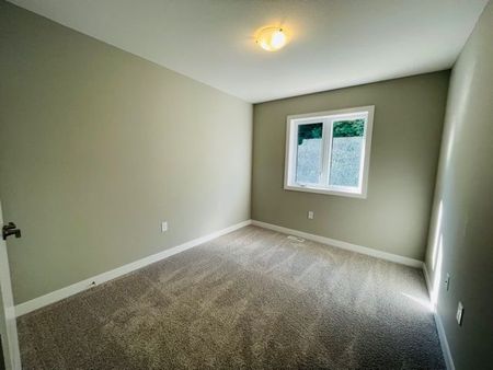 For Lease - 942 Robert Ferrie Drive, Kitchener, Ontario - Photo 2