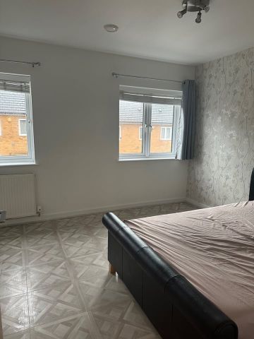 2 Bed Terraced House, Clarence Gardens, LU1 - Photo 2