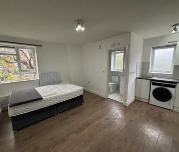 Studio to rent - Photo 1