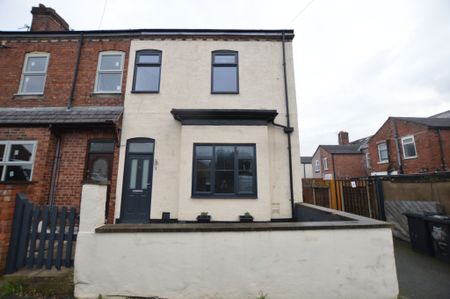 3 Bedroom End of Terrace - Photo 3