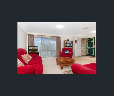 Neat & Tidy Lowset Home in Family Friendly Neighbourhood - Photo 2