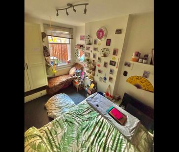 Room in a Shared Flat, Garratt Terrace, SW17 - Photo 4