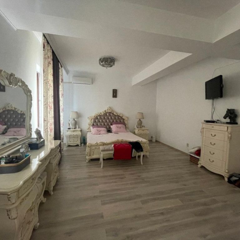 Vila Cu Posbilitate De Investitie - 420 mp - Antiaeriana - Fotografie 1