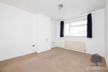 Malling Gardens, Morden, SM4 - Photo 4