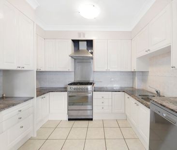 Generous Apartment | Perfect Sunny Courtyard - Photo 1