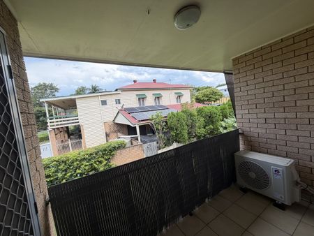 Updated Unit in the Heart of Moorooka - Photo 3