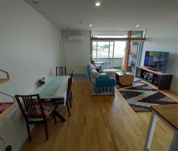 Quiet Sunny Spacious 3BR or 2BR w Study - Photo 1