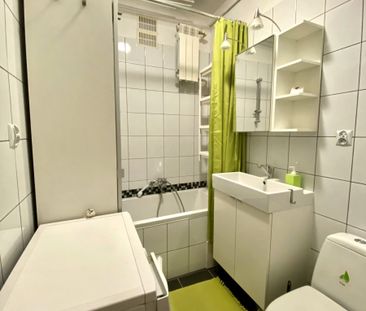 Akademia Medyczna i Wydział Fizyki Stara Ochota - Zdjęcie 1